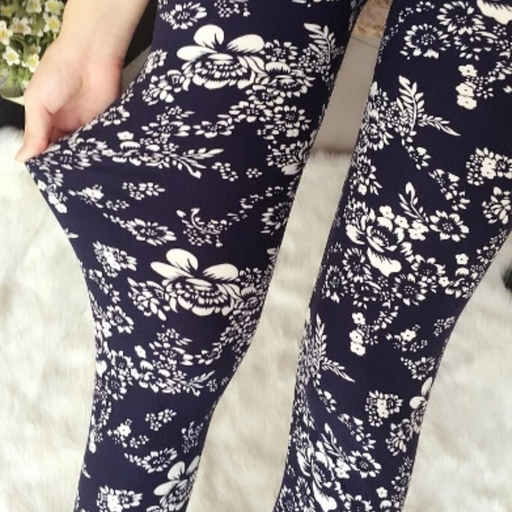 Delicate Black & White Floral Soft Leggings