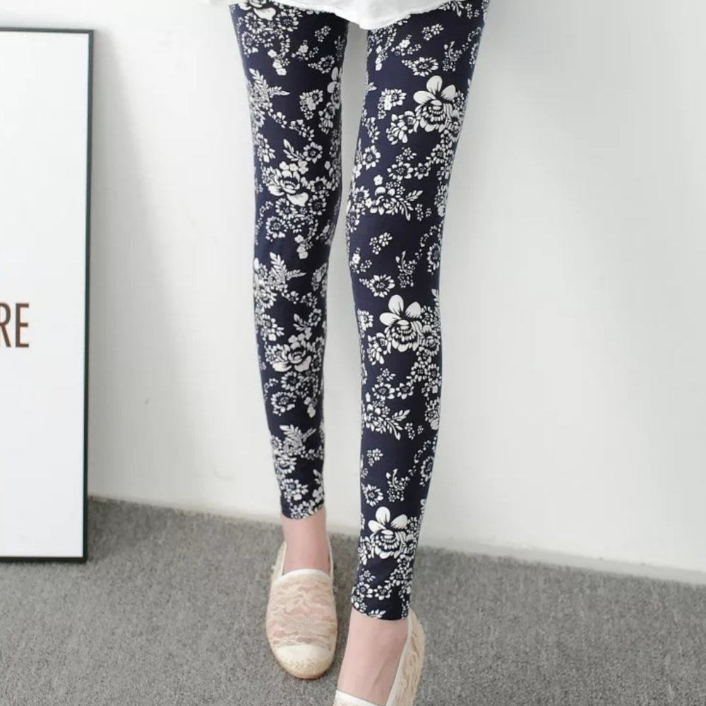 Delicate Black & White Floral Soft Leggings