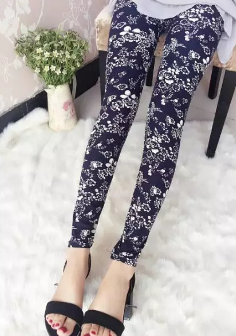 Delicate Black & White Floral Soft Leggings