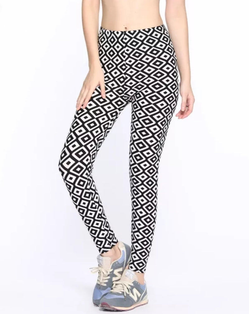 Black & White Geometric Diamond Super Soft Leggings